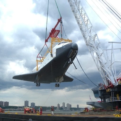 Spaceshuttle an Anschlagmitteln